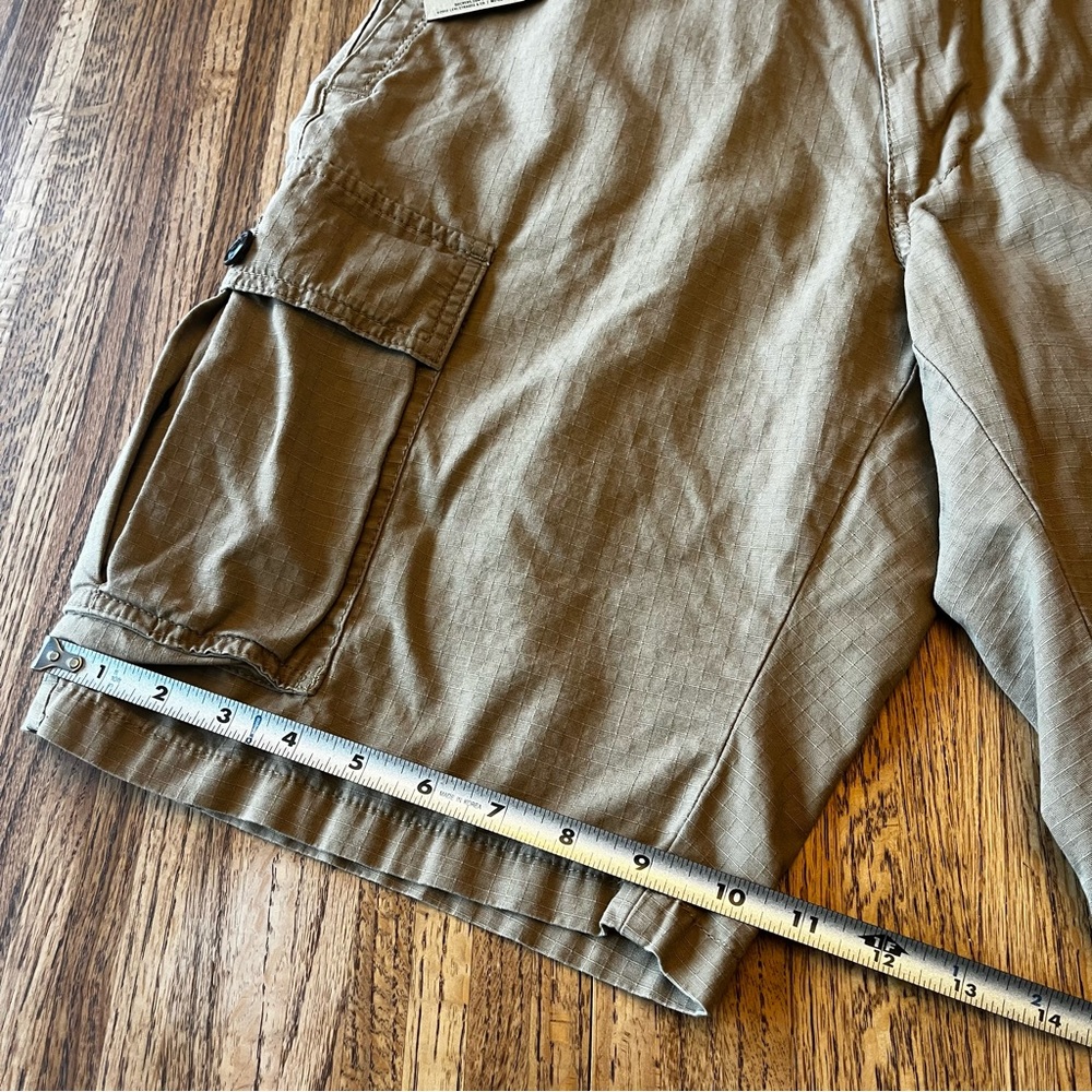 Dockers Cargo Brown Mens 32 Shorts NWT - Picture 5 of 7